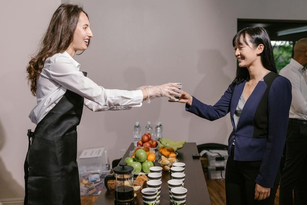 Comment implémenter des tests de charge pour une application de commerce électronique?